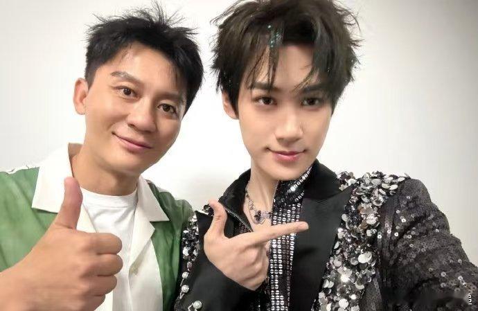 李晨来看张真源了李晨第四次看时代少年团演唱会好的 ​​​