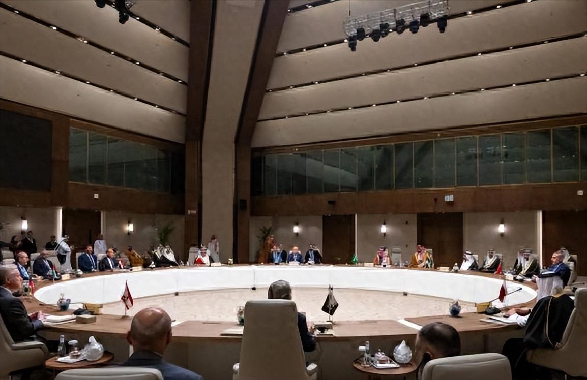 以色列做事太绝了，黎巴嫩数十天里被狂轰滥炸，平民死伤超三千，这波惨烈的战火不仅让