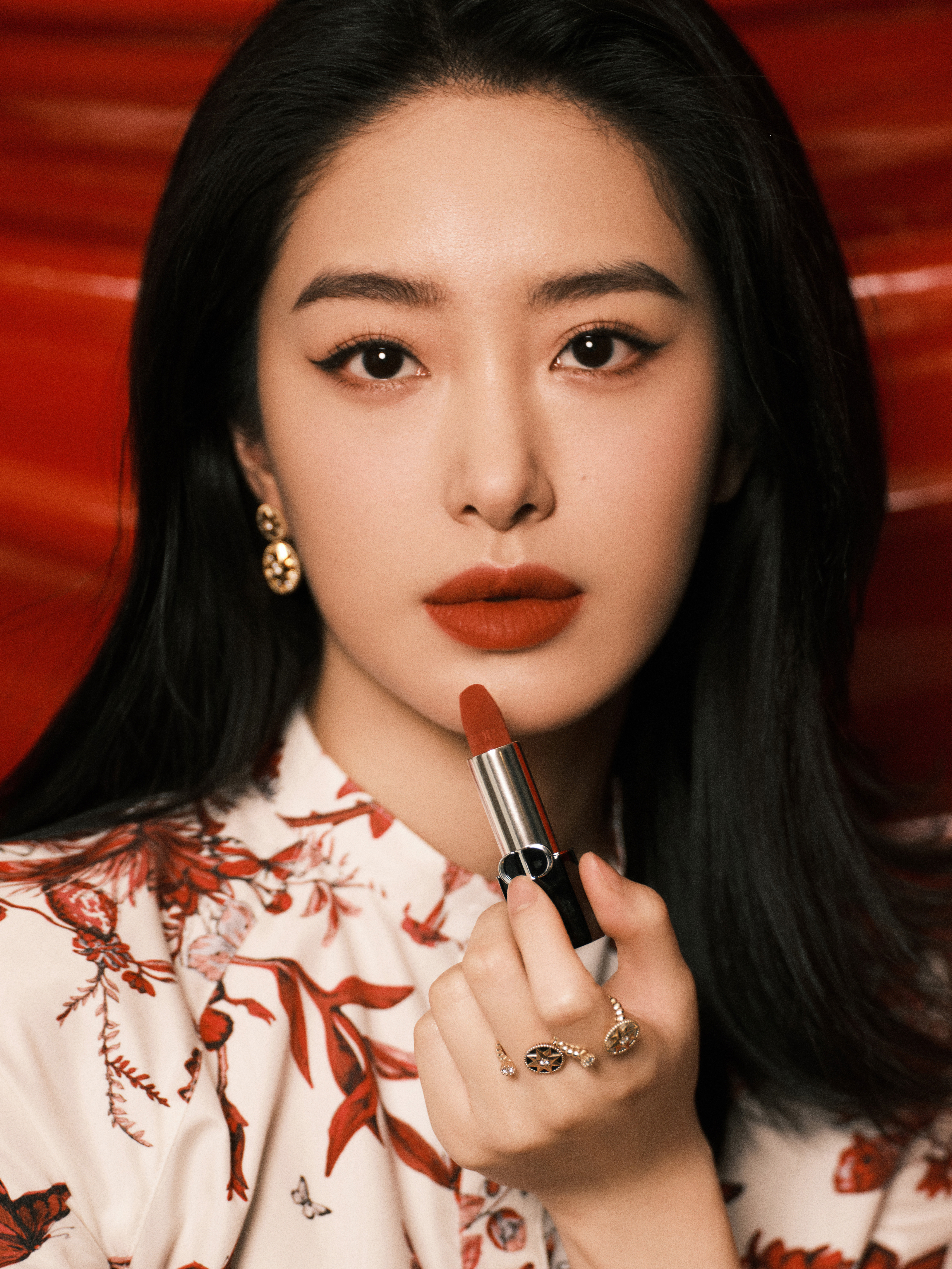 杨采钰 烈焰红唇 ​​​