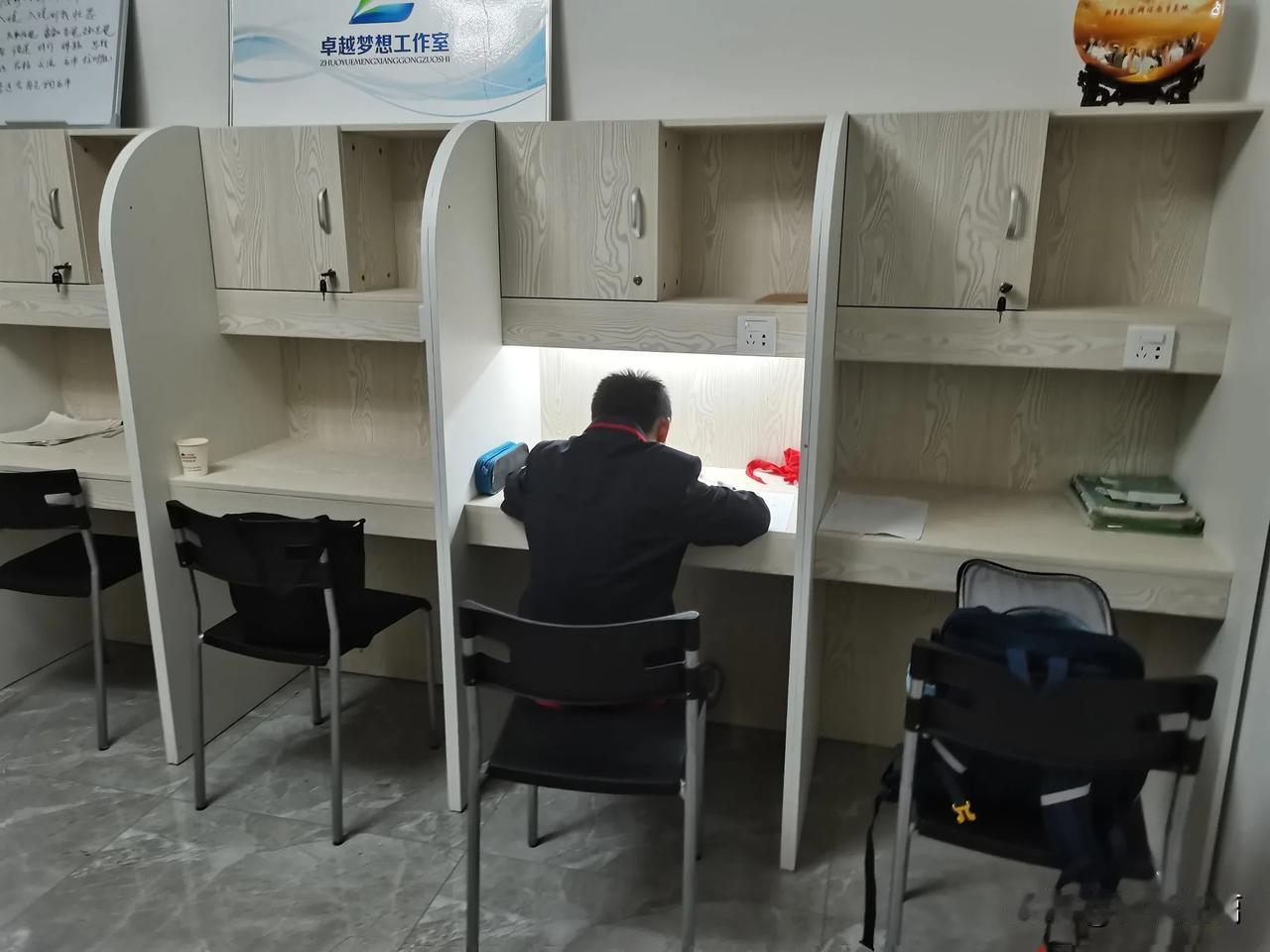 每临大事有静气，不信今时无古贤。古往今来的圣贤，越是遇到惊天动地的大事，越能心静