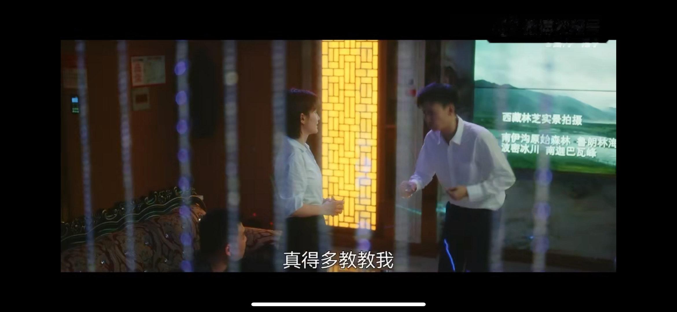 #啜妮新剧开播被男老板逼喝交杯酒# 啜妮被男上司要求喝交杯酒的时候，真的感觉开口