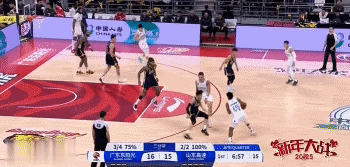 陶汉林这一球真是倒了大霉了。一次上篮竟然被两次封盖。也可以说陶汉林这是找帽啊。举