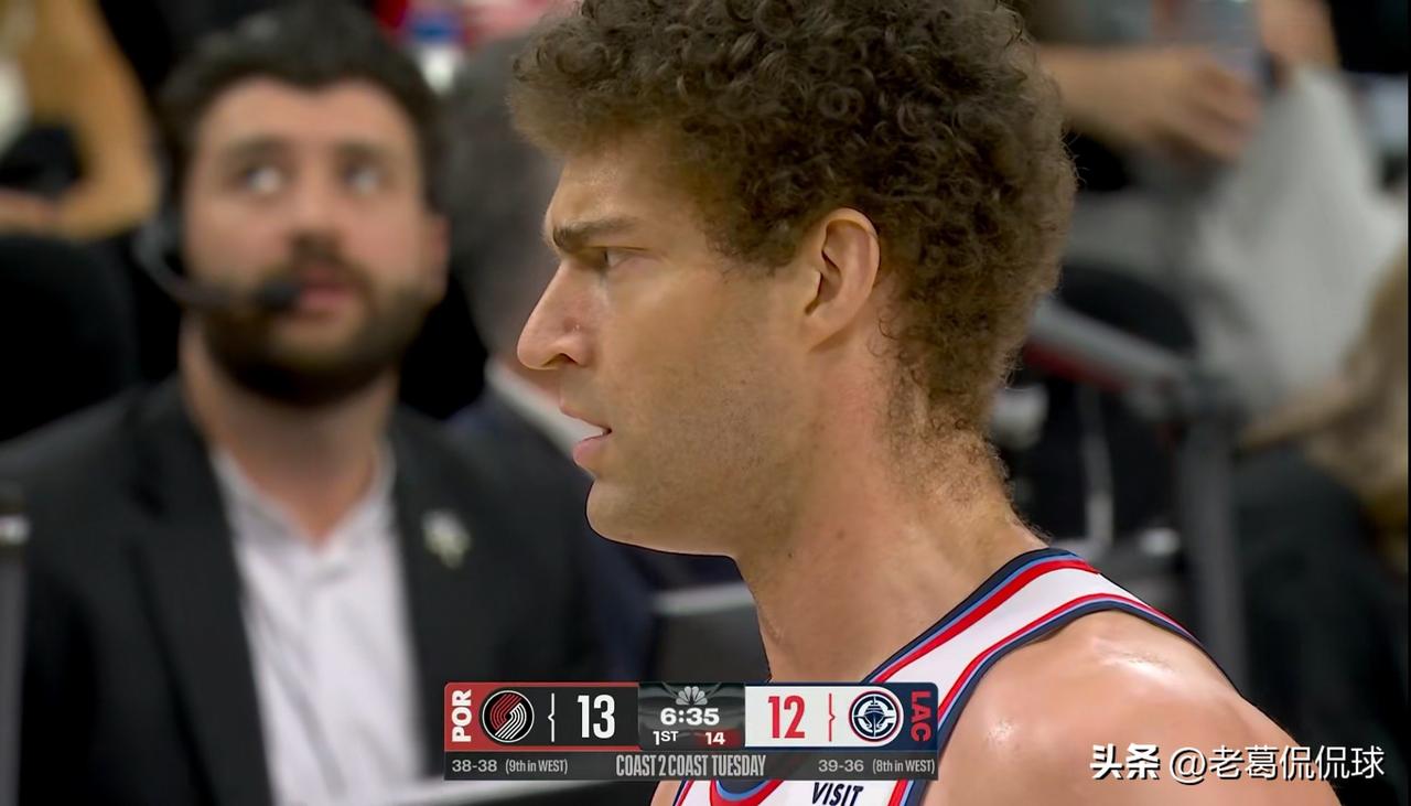快船老将洛佩兹真是太浪投三分了！在今天快船主场以104：114不敌开拓者的比赛中