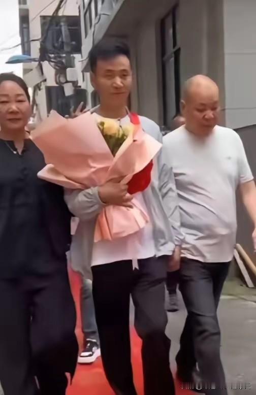 2024年，浙江温州千万富商厉士杰，接到一通颠覆人生的电话：你33年前早夭的儿子