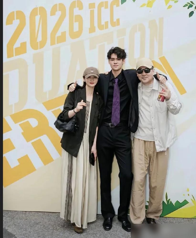 同样是演雍正，有人拿钱拿到手软，有人却只是个打工人。

2011年，三个雍正在荧