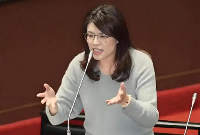 很多人问，郑丽文为什么敢这么果断地提访陆，还敢直言要见大陆高层？其实答案很简单，