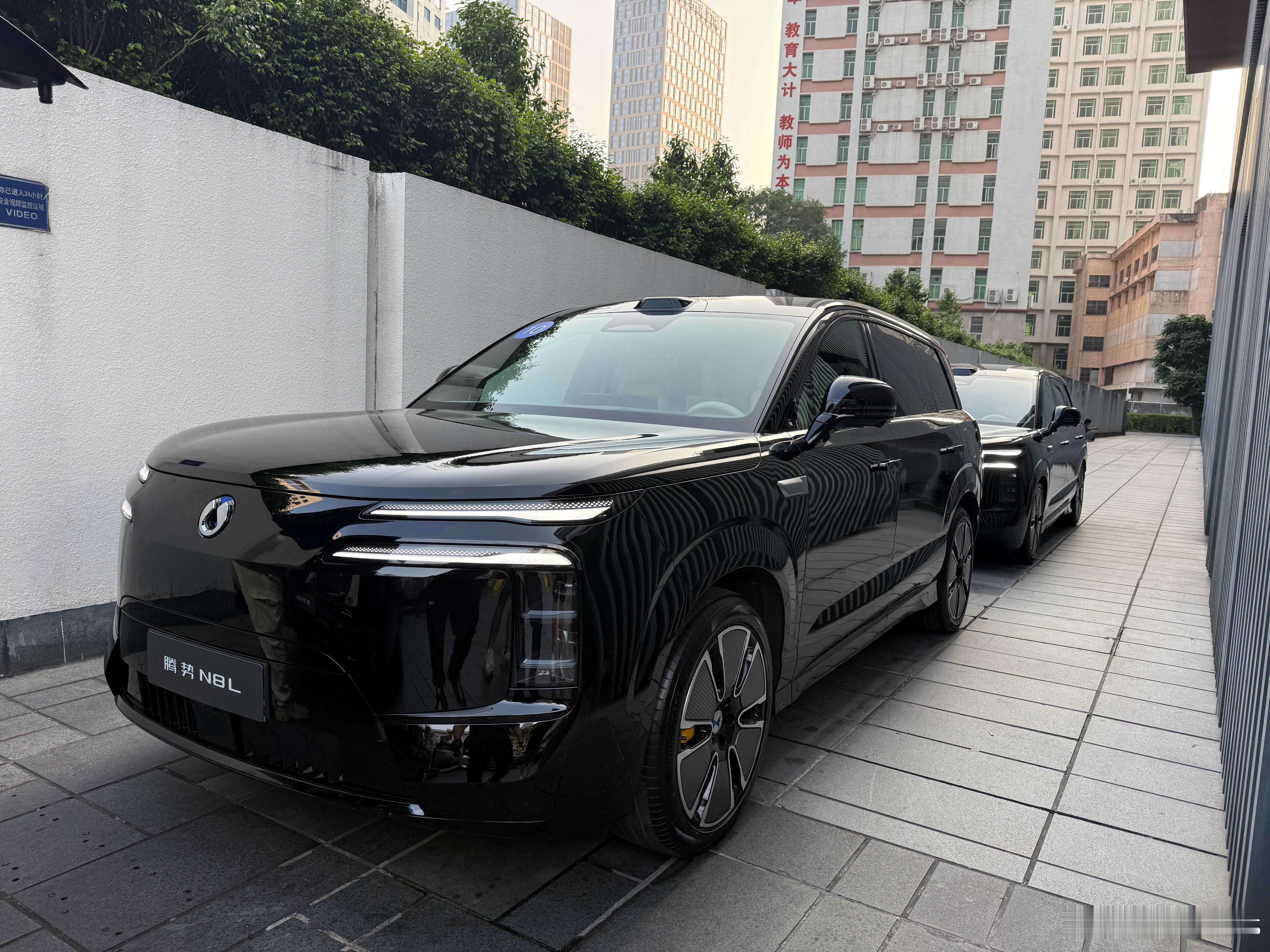 早晨，今日开工试腾势N8L ​​​