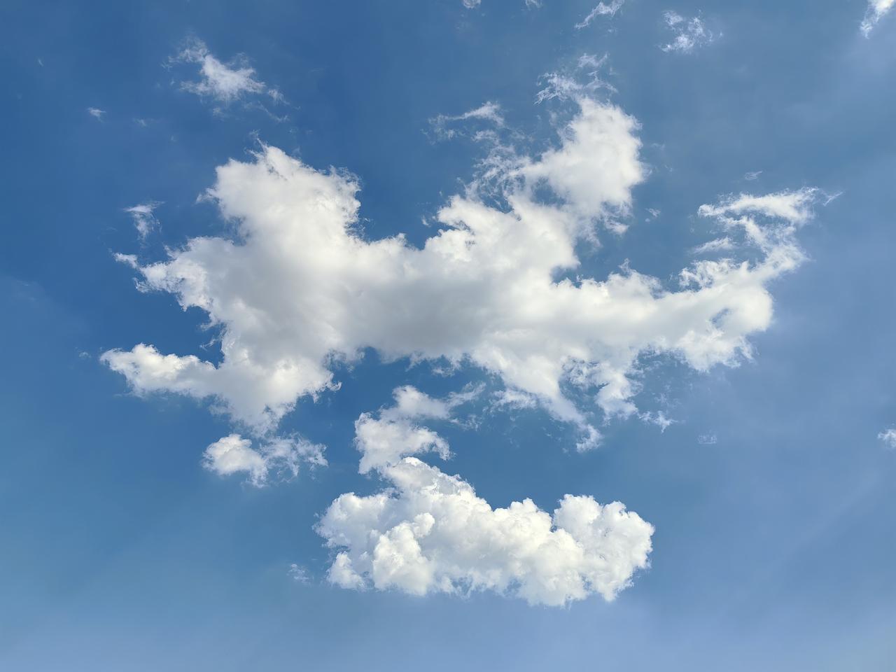 近日想写一篇论文：中国股市为什么能够存在！您有什么好的建议和说法吗？