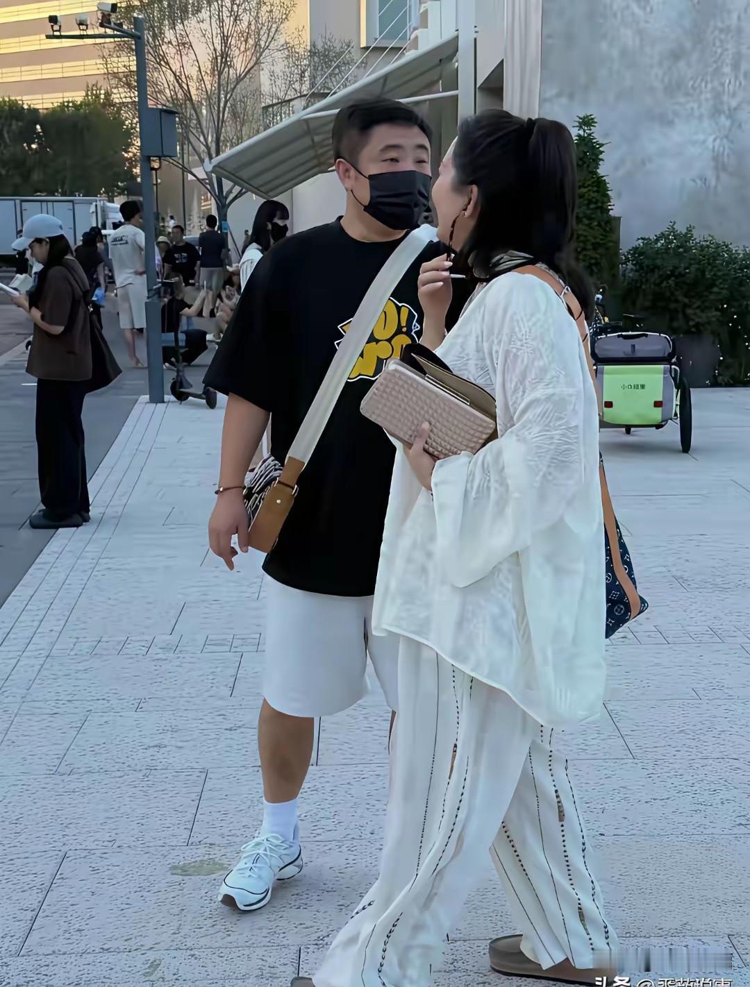 乔杉妻子莫丹，既是他三个孩子的妈妈，也是他的专职经纪人。

莫丹是浙江绍兴人，歌