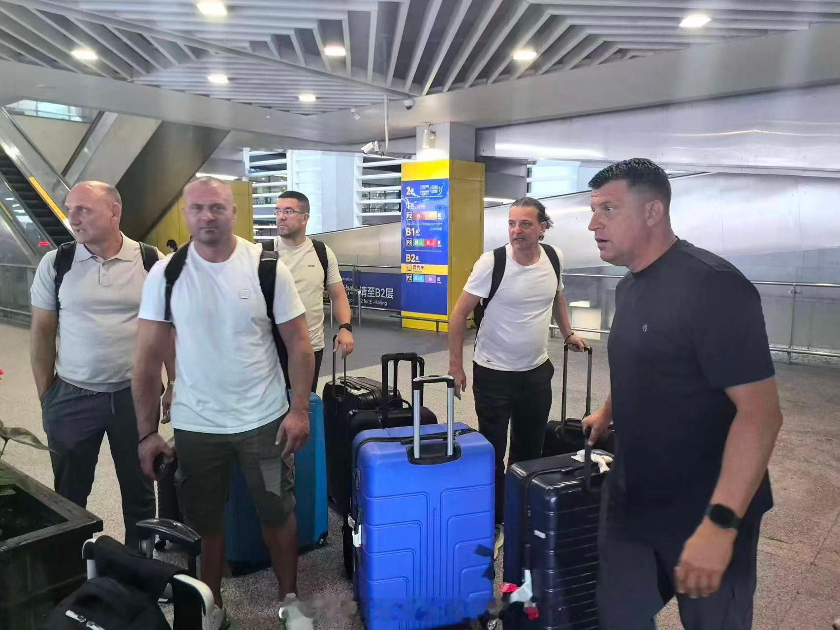 一份两年半的合约，看看吧上海申花中超 上海