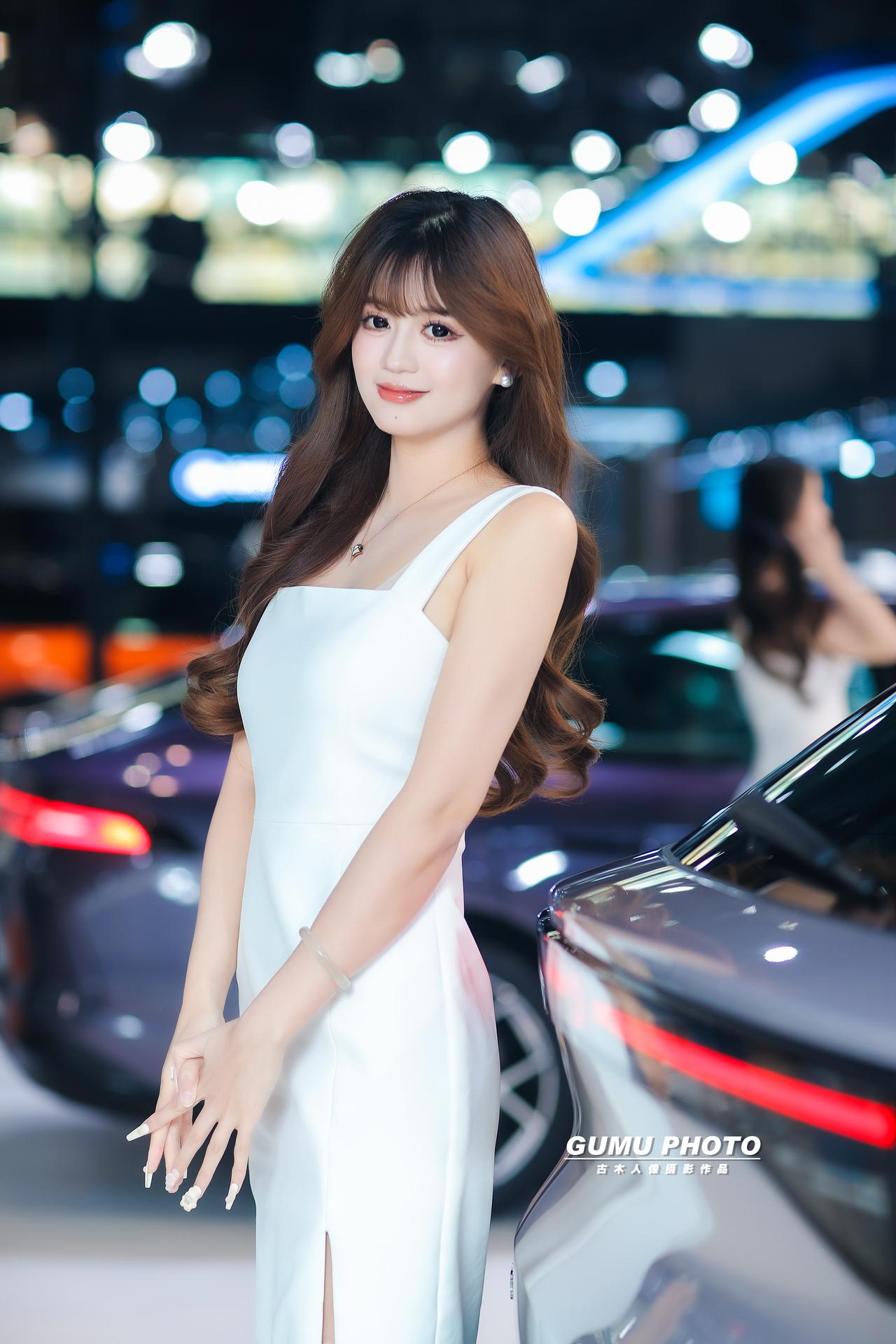 2025重庆汽车消费节长安启源展台模特小姐姐
