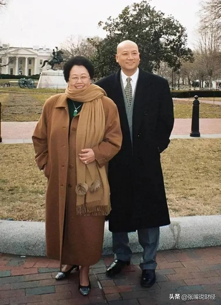 🌙陈丽华因病离世，最悲痛的当属迟重瑞。他38岁时顶住压力娶了年长11岁的陈丽华