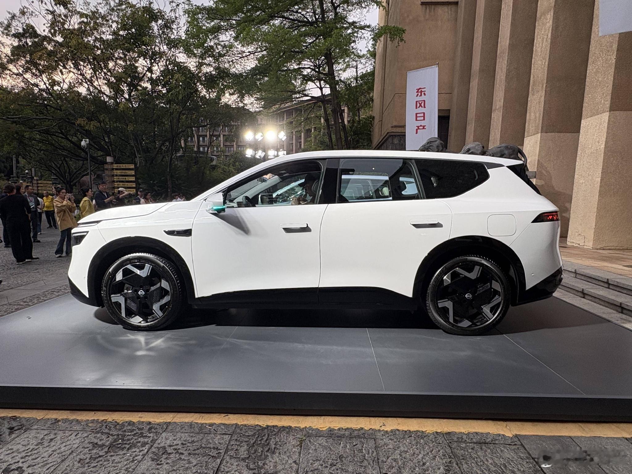 作为NX8准车主，强烈推荐增程310Max版本。该车搭载43.2kWh电池，纯电