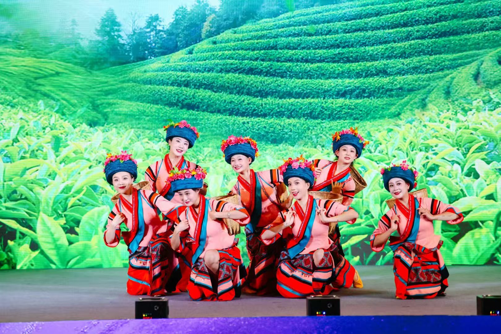 首届南亚东南亚网红创作者大会外眼看云南 盛会启幕！多国网红深入云南腹地采风，以国