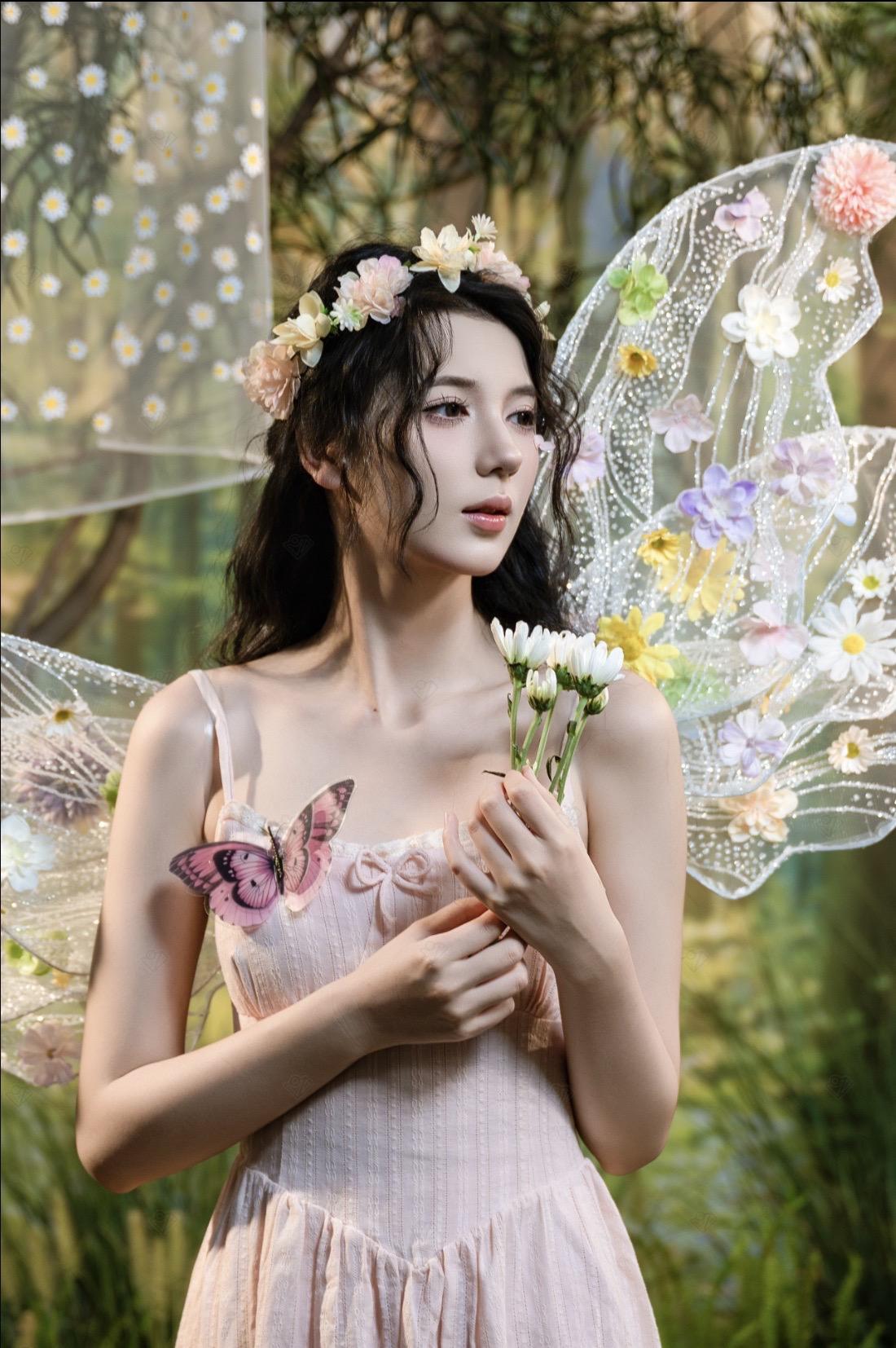 化身森林精灵 森系少女 森系蝴蝶精灵 花园氛围感写真