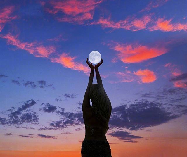 女生靠自己或许不会更轻松，但一定会更自由。—— 伍尔夫 《一间自己的房子》 