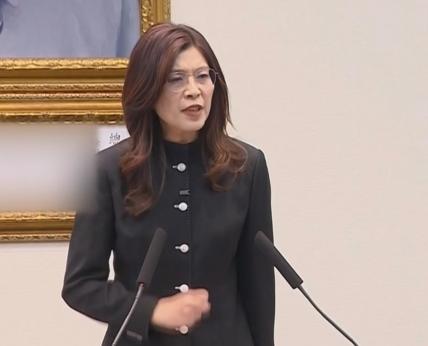 万万没想到，现在的国民党主席郑丽文，一查才发现她不仅是个 “蓝二代”，骨子里带着
