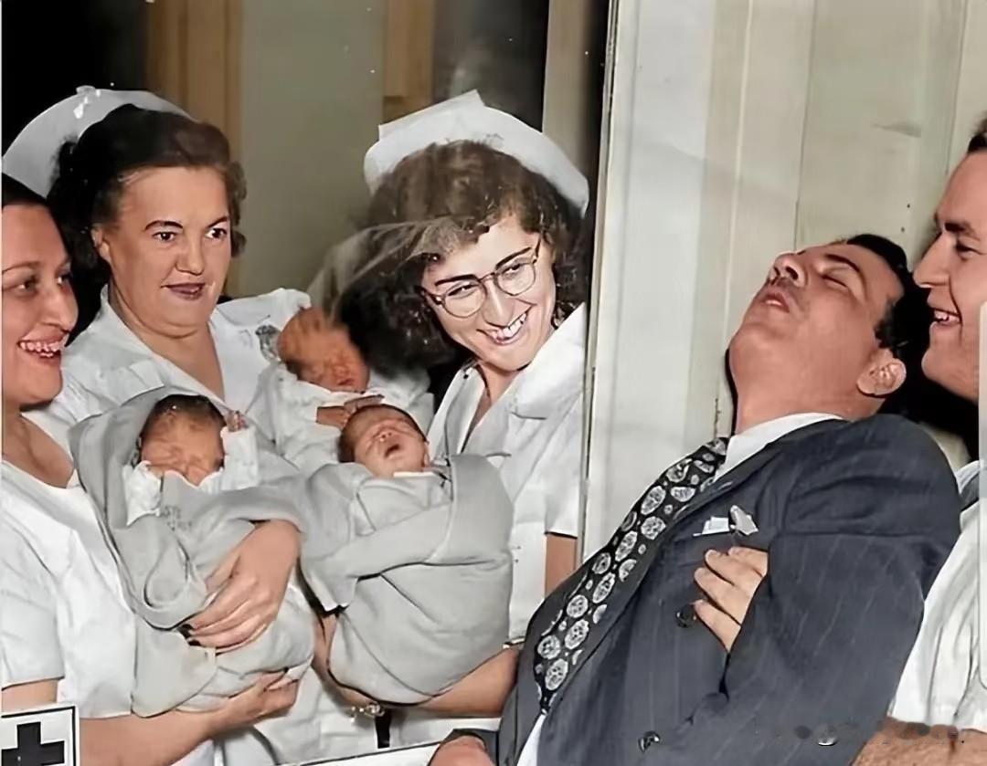 1946年，一个美国丈夫第一次看到自己的三胞胎时，在极度激烈的情绪刺激下晕厥过去