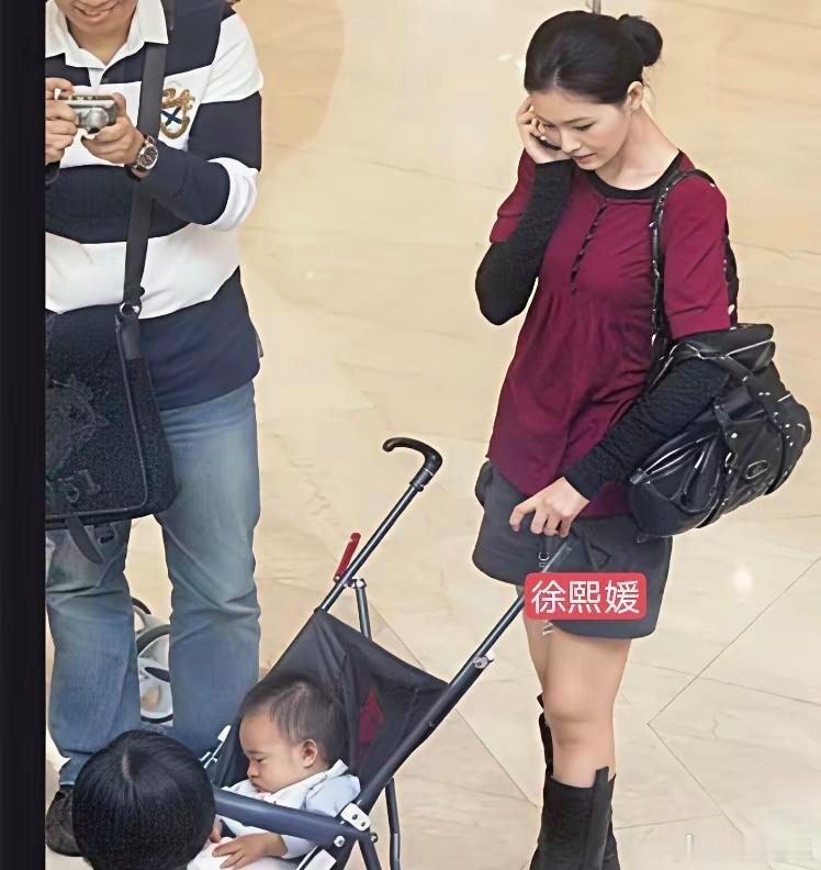 大S还没结婚时，小S已经和许雅钧成婚并且生了孩子，小S的第一个女儿许曦文得到大S