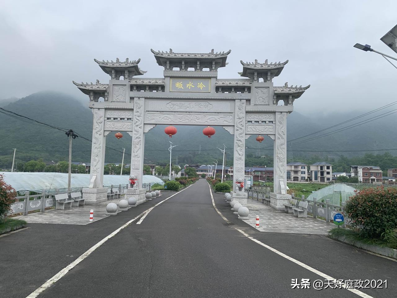 如何提高象棋棋力文本：平日多拆解经典残局，吃透基本杀法与兑子思路。对局不急着走子