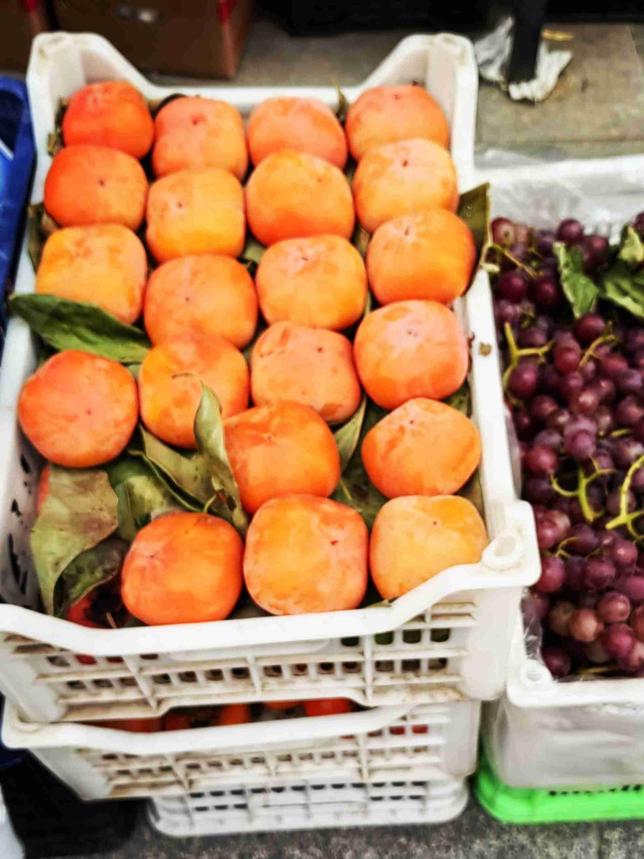 我的今日状态：😁轻松愉快
我这里的天气：☀️晴天

上午去了菜市场，
市场新上