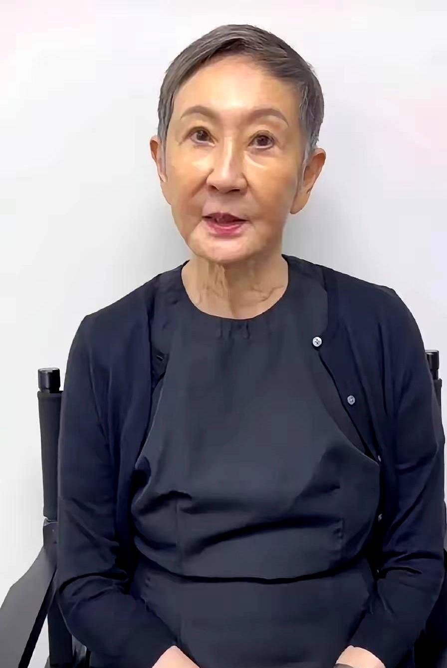 闺蜜林青霞儿女双全，她却孤身一人。

施南生，这位香港电影圈的大姐大，一手扶持徐