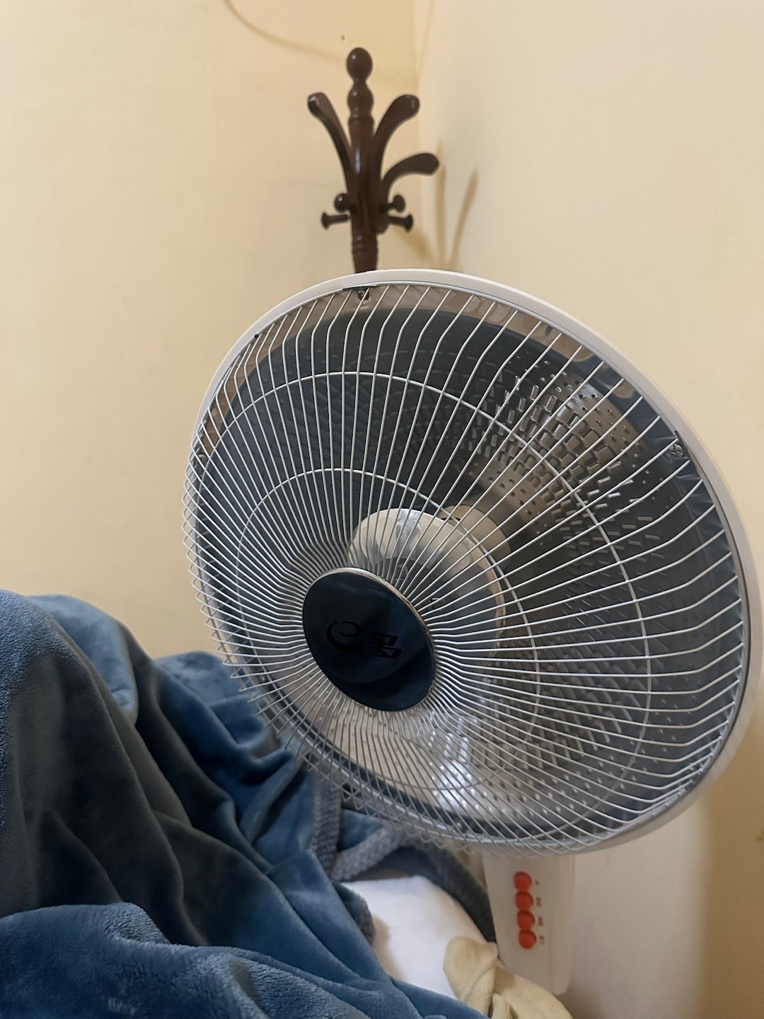 找了家按摩店推油，老板给我烤这个，现在后背脱皮了[苦涩] ​​​