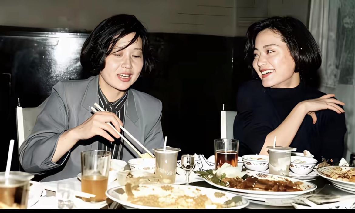 没想到红遍华语影坛的林青霞，亲姐当了一辈子河南乡村教师，第一次见面就直接拒了她送