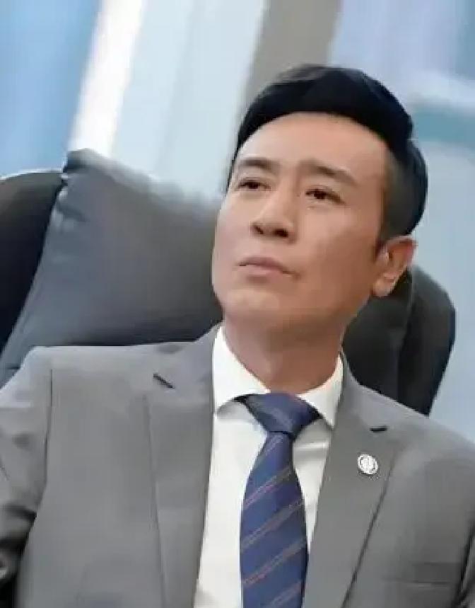 老谋子一句“最不会演戏”，听着像骂人，其实是最高级的夸。于和伟把技巧全扔掉，直接