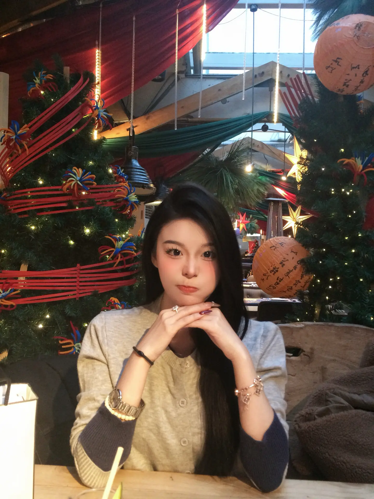 突然翻到前女友在我手机里留下的照片 她好可爱 总觉得她有点委屈 是我没...