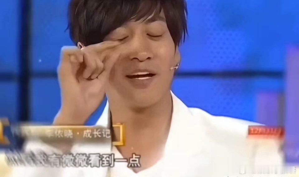 何润东说：“我以前交往了一个女朋友，她的个子比较矮，一米五几，有一天她说要给我一