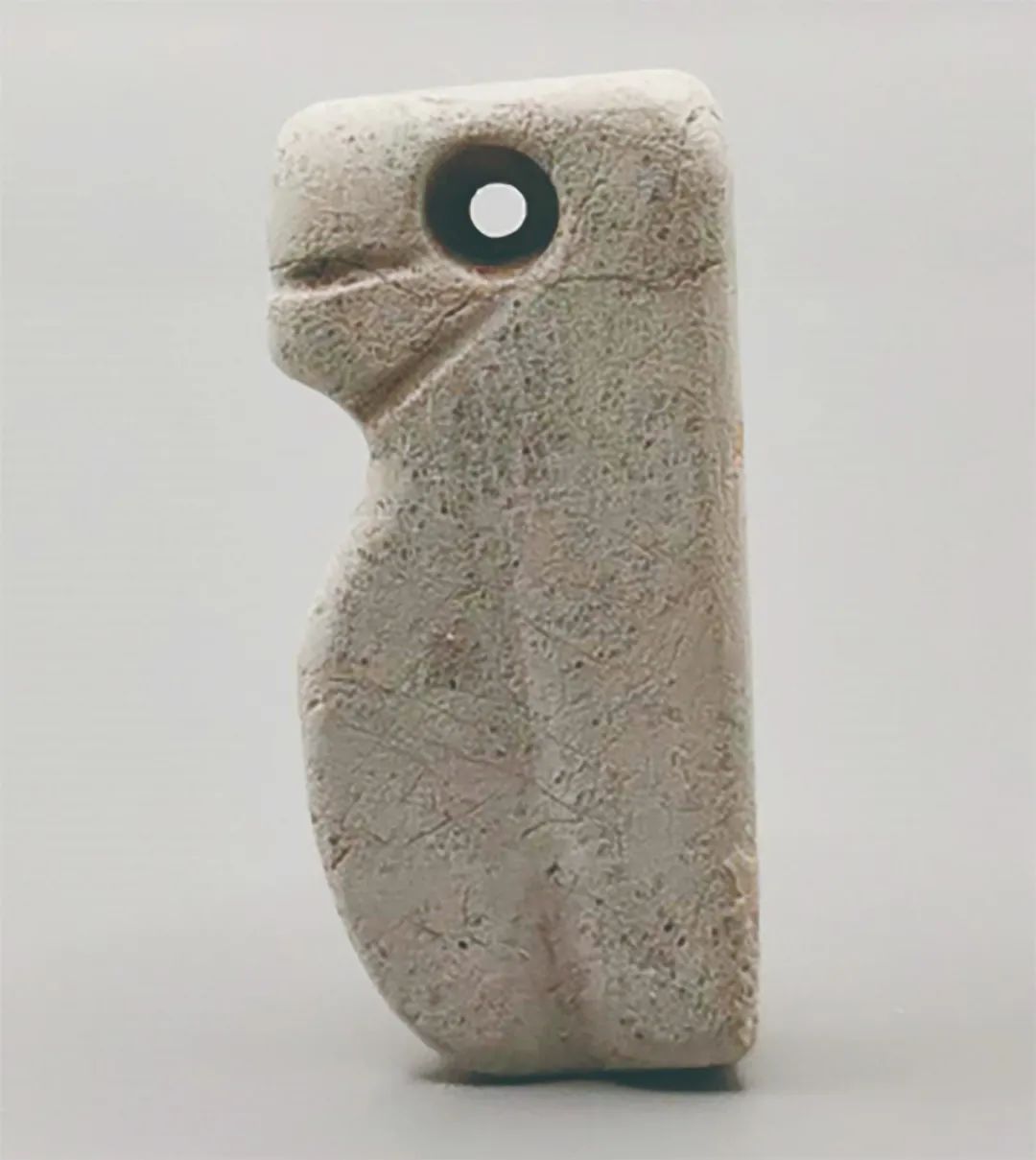 河北宣化郑家沟遗址出土的红山文化 鸟形玉器 