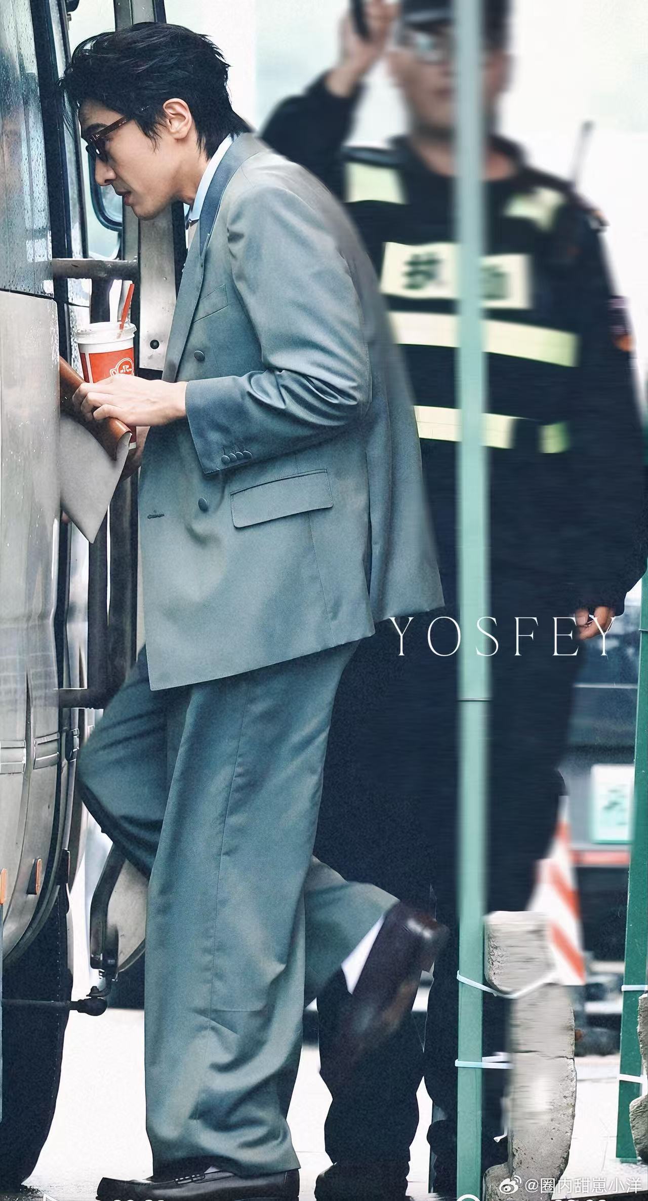 王传君部落精神状态王传君这组像上班上疯了 演员出身的王传君，带动整个部落，把职场