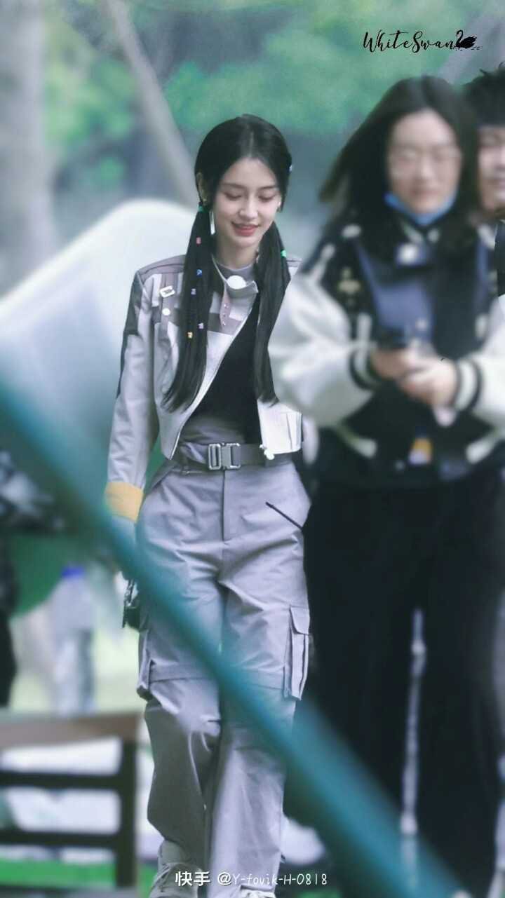 angelababy angelababy 你和快乐一样值得我去奔赴，因为有特别