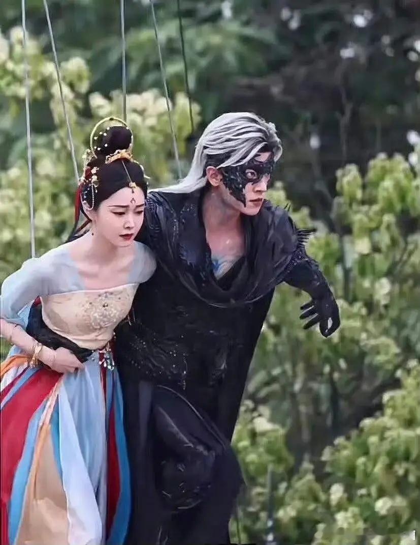 丞磊和宋轶这是一个绯红女巫一个铠甲勇士嘛[666][666][666] ​​​