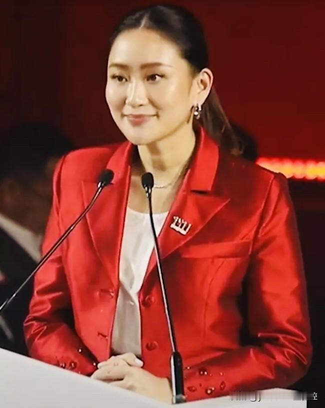 泰国宪法法院裁定总理佩通坦有罪，宣布解除其总理职务。
    裁定文件显示，在泰