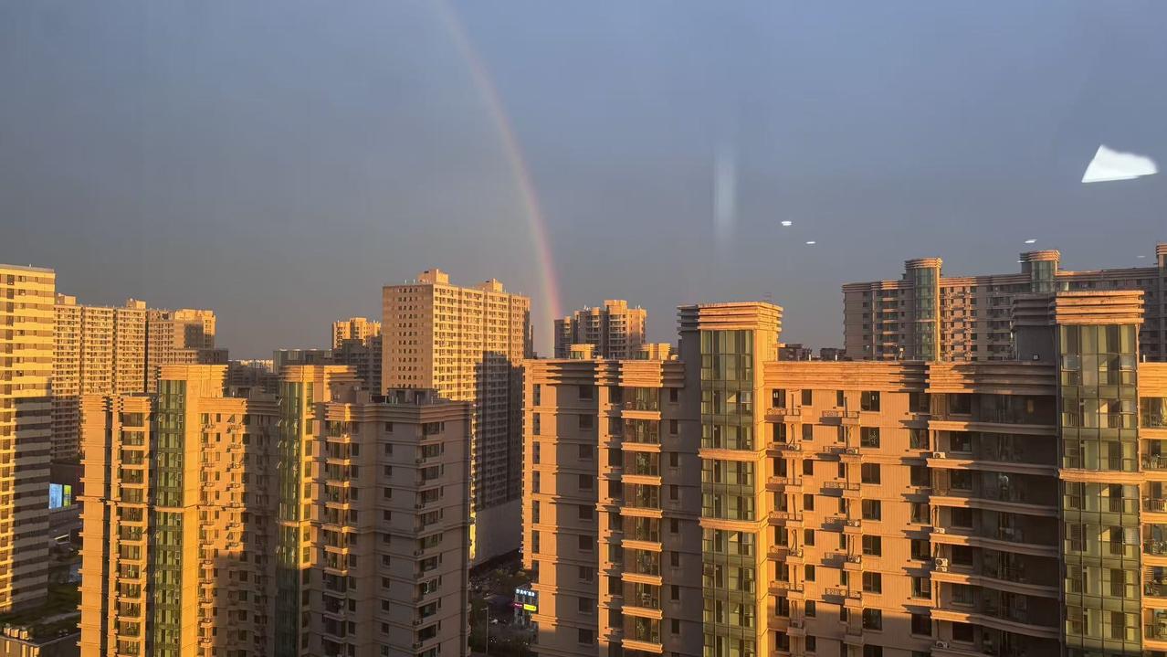 今天下午七点的彩虹，
你们见到了没？