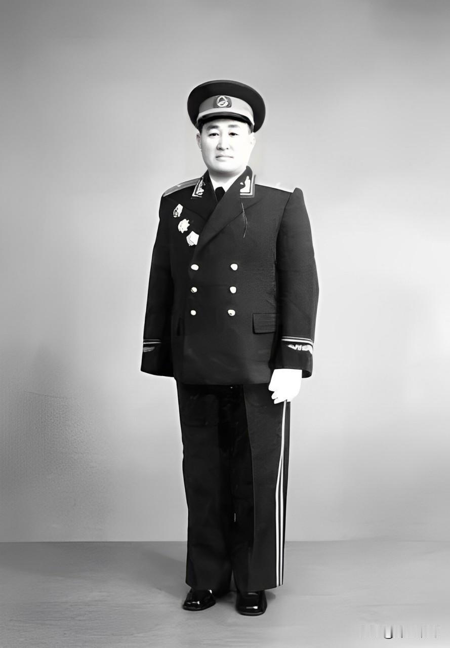 左齐（1911年2月-1998年8月26日），男，汉族，中华人民共和国开国少将，