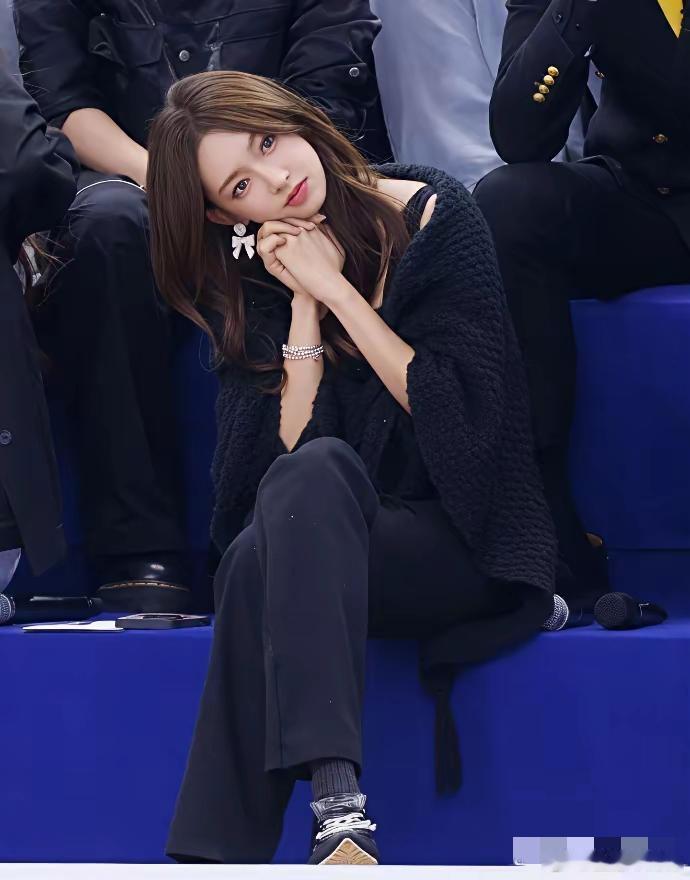 明眸美女 