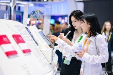 进博会全勤生有话说欧莱雅连续8年全勤赴约进博会，以“美”为纽带，不仅带来创新成果