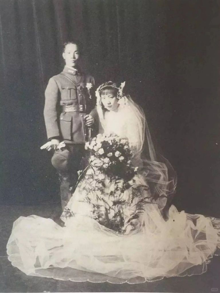 1934年，宋美 龄的干女儿谭祥和丈夫陈诚一起回到老家。一见到陈诚的前妻吴舜莲，...