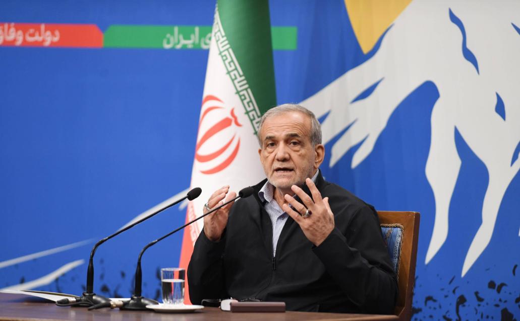 导弹打了89波，双方都没服软，可佩泽希齐扬突然换了一种武器——一封写给美国人民的