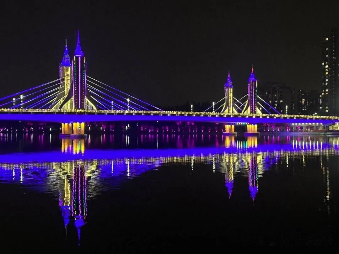 北京通州运河是京杭大运河的一段，穿越千年的历史和文化；既具有文化底蕴，又充满浪漫