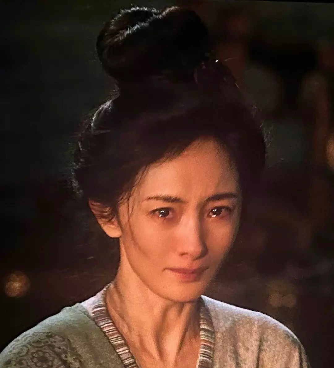 杨幂继电影《酱园弄》有出色表现后，在新片《长安的荔枝》里面又有高光时刻，从酱园弄