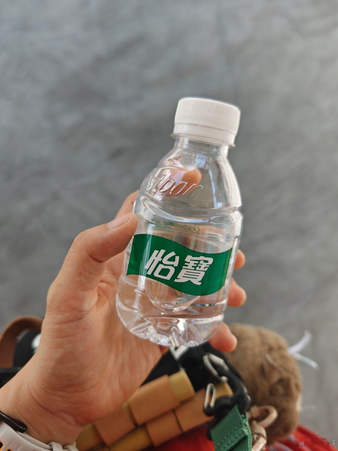 第一次见这么小的瓶装水 ​​​