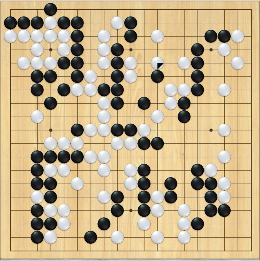 这棋局，还轮到黑棋走，白棋能杀掉上边的黑棋吗？黑棋如果二路托，会有怎样的变化？黑