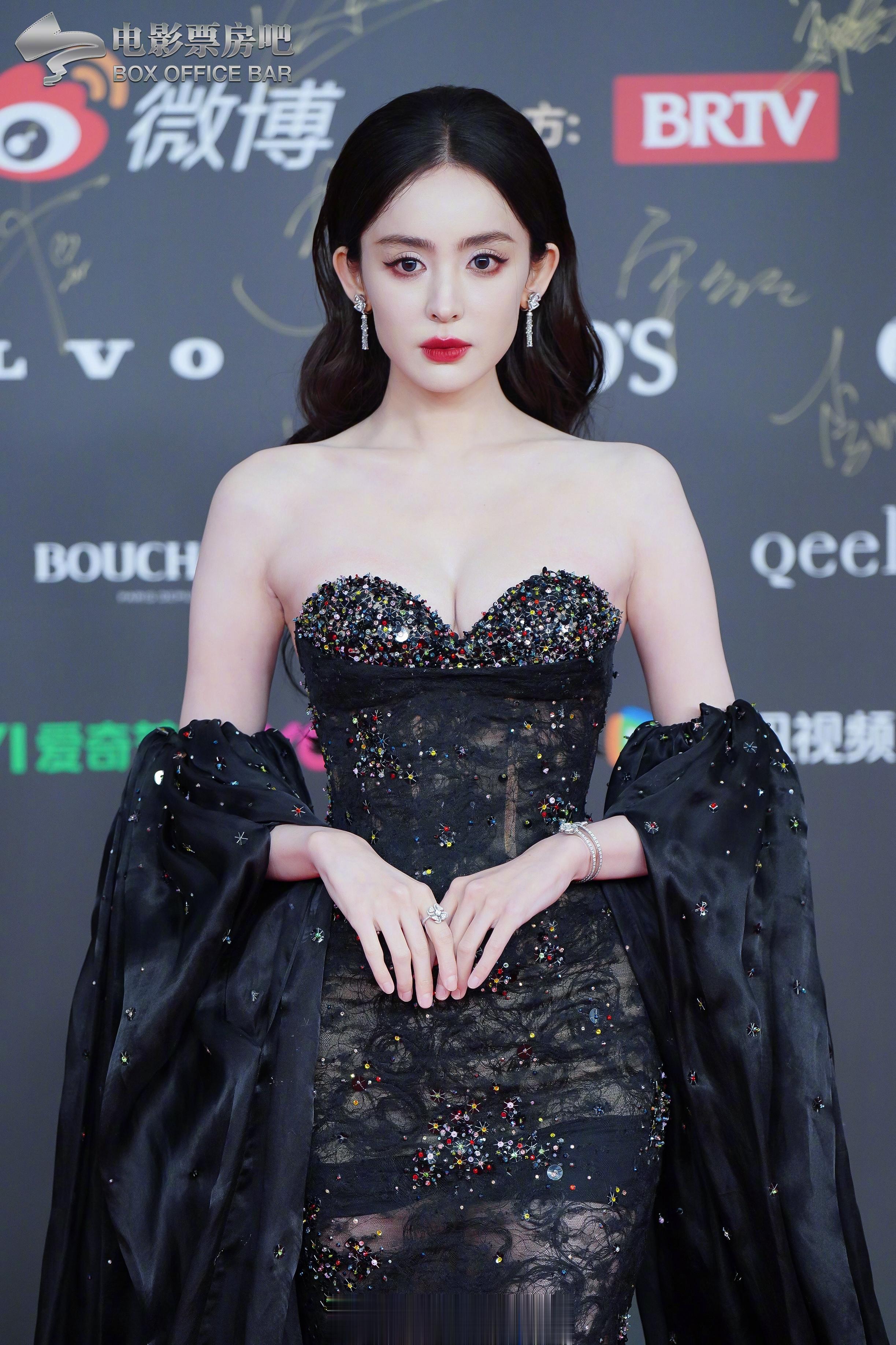 古力娜扎 丰满迷人系列 #丰满迷人##性感丰满迷人气质女人# ​​​