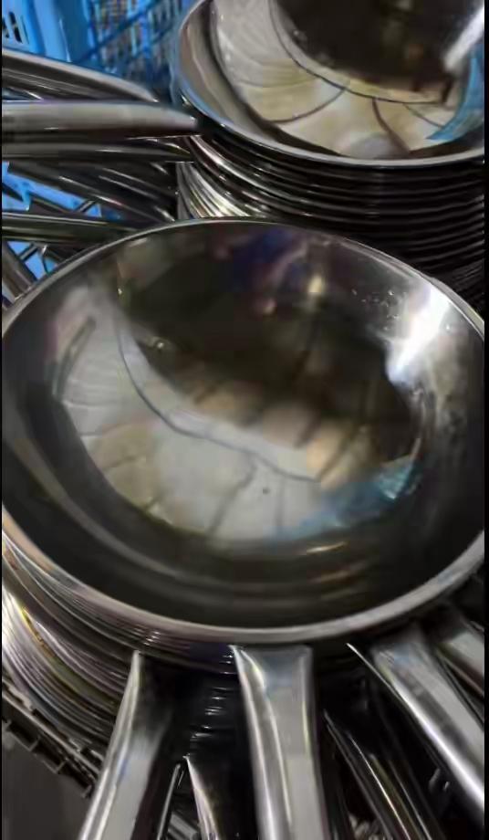 目前传家锅面临的最大问题不是生产也不是销售，而是有部分网友开始退货因为操作或者其