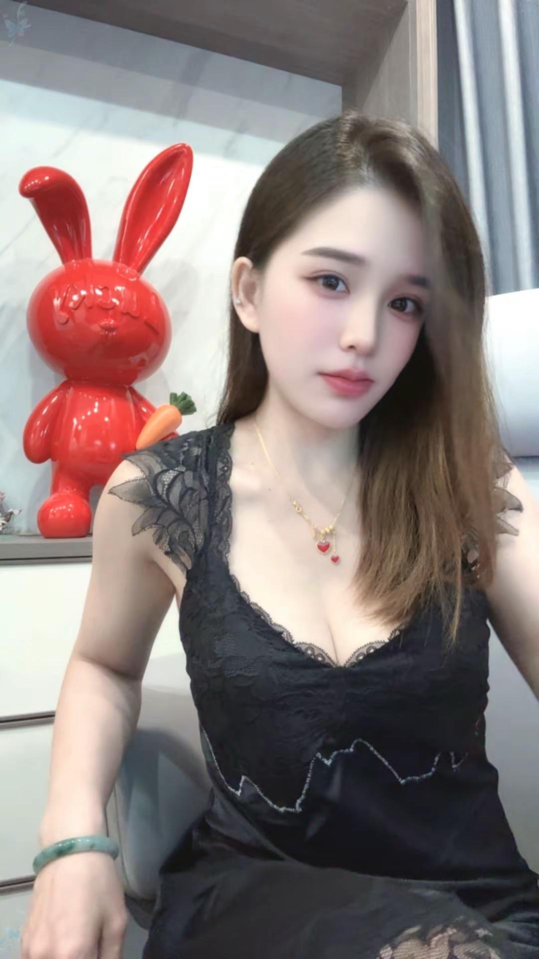 小吊带 温柔风穿搭灵感 实况照片