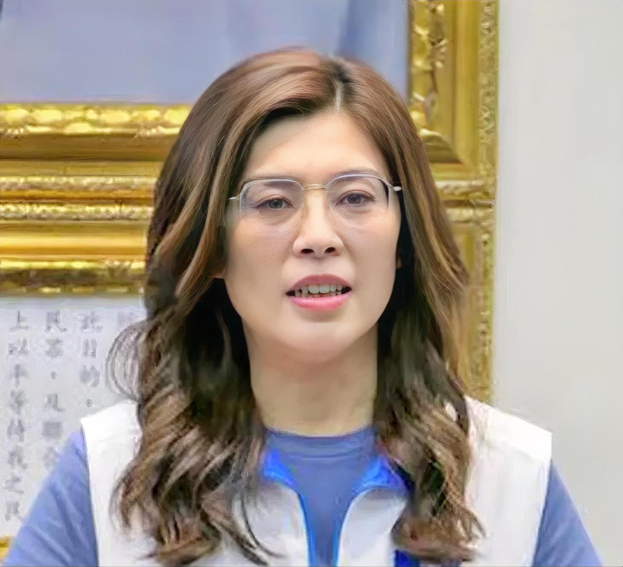 郑丽文自掏腰包402万，不花国民党一分钱，以个人名义承接全部1.5万盒中秋礼品！